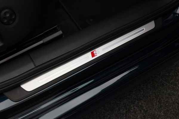 Audi A3 Sportback 35 TFSI CoD Sport S Line Edition Leer/Stof, Climate, Cruise, Navigatie, Bluetooth, LED, Premium Sound, 18''