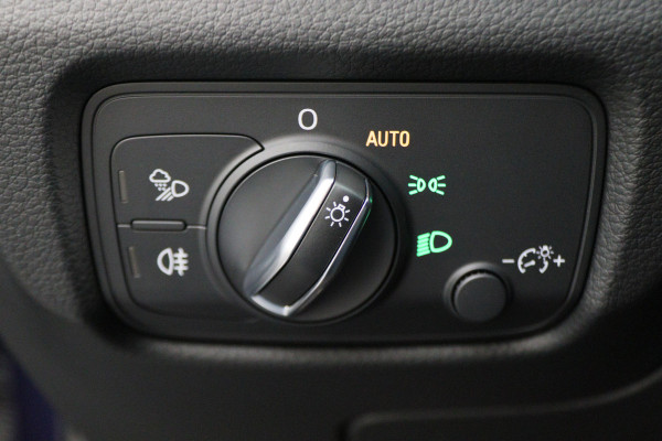 Audi A3 Sportback 35 TFSI CoD Sport S Line Edition Leer/Stof, Climate, Cruise, Navigatie, Bluetooth, LED, Premium Sound, 18''