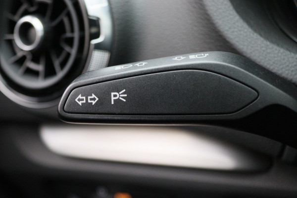Audi A3 Sportback 35 TFSI CoD Sport S Line Edition Leer/Stof, Climate, Cruise, Navigatie, Bluetooth, LED, Premium Sound, 18''