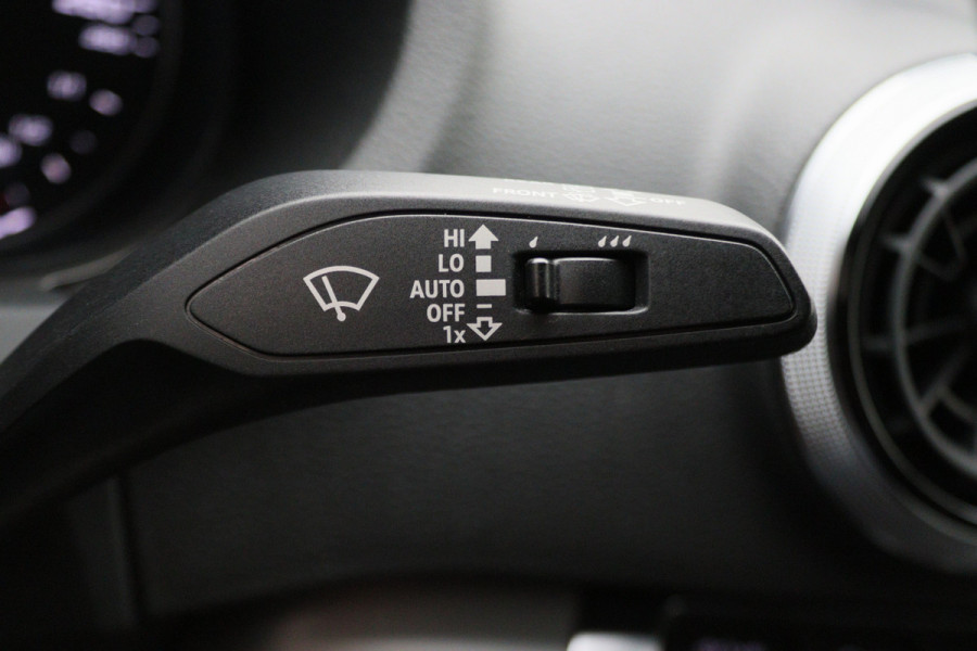 Audi A3 Sportback 35 TFSI CoD Sport S Line Edition Leer/Stof, Climate, Cruise, Navigatie, Bluetooth, LED, Premium Sound, 18''