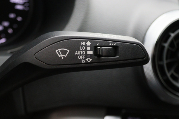 Audi A3 Sportback 35 TFSI CoD Sport S Line Edition Leer/Stof, Climate, Cruise, Navigatie, Bluetooth, LED, Premium Sound, 18''