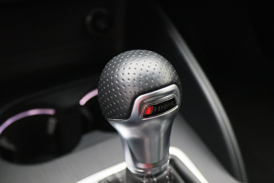 Audi A3 Sportback 35 TFSI CoD Sport S Line Edition Leer/Stof, Climate, Cruise, Navigatie, Bluetooth, LED, Premium Sound, 18''