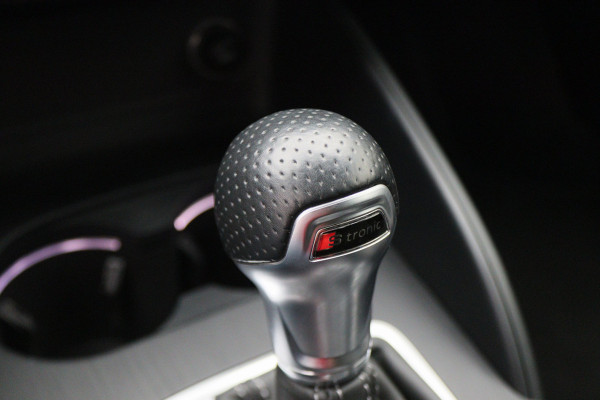 Audi A3 Sportback 35 TFSI CoD Sport S Line Edition Leer/Stof, Climate, Cruise, Navigatie, Bluetooth, LED, Premium Sound, 18''