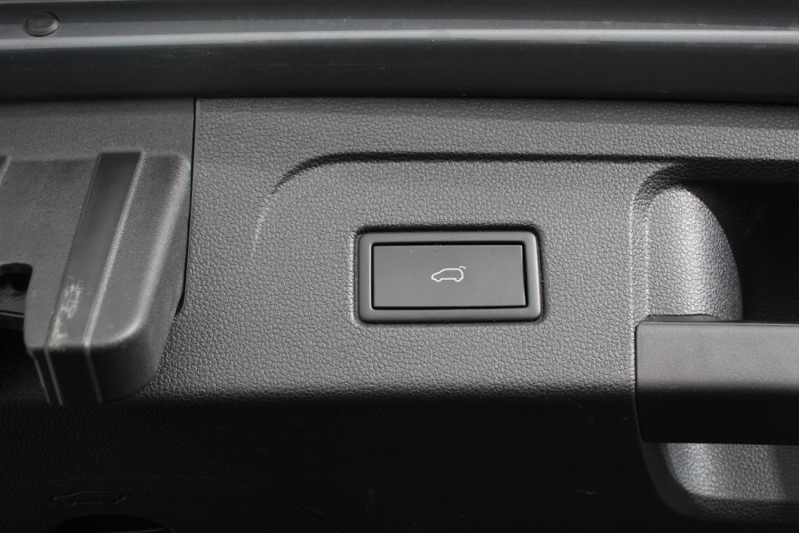 Volkswagen Touran 1.5 TSI DSG Highline 7p | Navigatie | Apple Carplay/Android Auto | Parkeersensoren | Adaptive Cruise Control | Stoel-en stuurverwarming | Elektrische achterklep | Getinte ramen | Climatronic