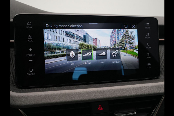 Škoda Kamiq 1.0 TSI 115pk DSG Business Edition Panorama Navigatie Camera Keyless 171