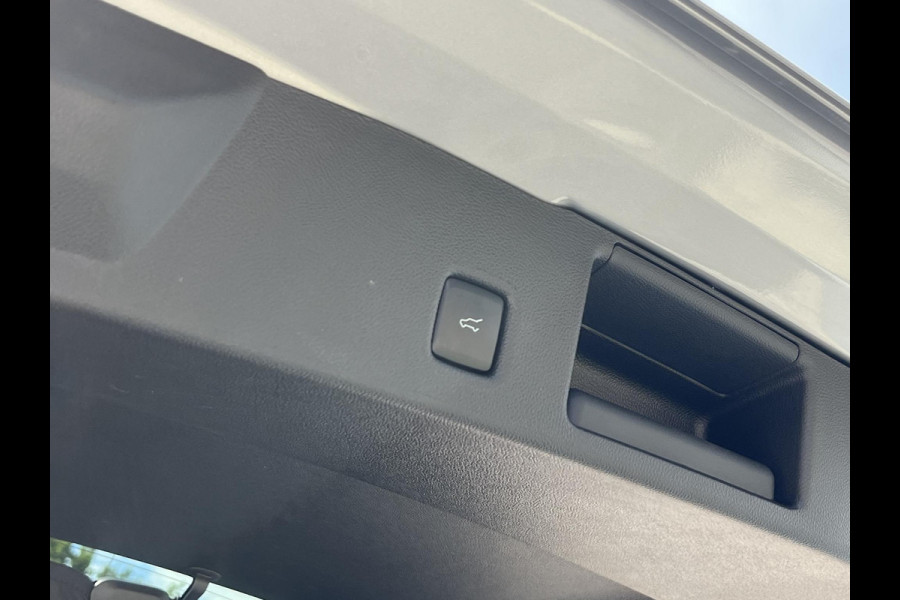 Ford Kuga 2.5 PHEV ST-Line X 225pk | Adaptieve cruise control | Winter Pack | Head up Display | Dodehoeksensoren | Bang&Olufsen | Elektrische achterklep | 1.500 kg geremd trekgewicht