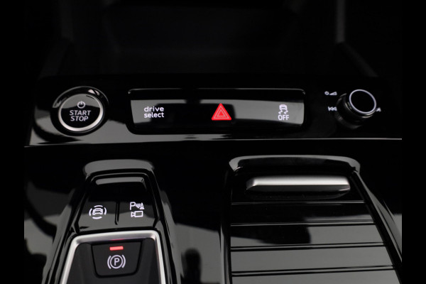 Audi Q6 e-tron Advanced edition e-tron perf 225kW/306pk 100Kwh Ha Tech Plus pakket, sportstoelen met leder, bumpers in kleur carrosserie, omgevingscamera's