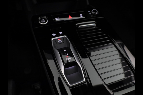 Audi Q6 e-tron Advanced edition e-tron perf 225kW/306pk 100Kwh Ha Tech Plus pakket, sportstoelen met leder, bumpers in kleur carrosserie, omgevingscamera's