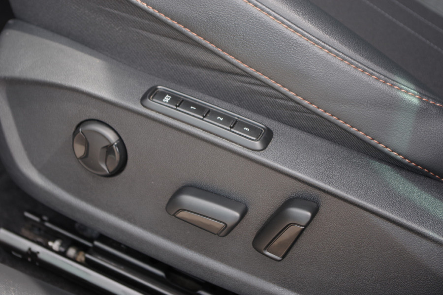 CUPRA Formentor 1.4 e-Hybrid 204 PK BNS PHEV, Kuipstoelen, Keyless, Carplay, Winterpakket, Camera,