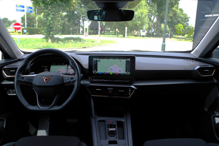 CUPRA Formentor 1.4 e-Hybrid 204 PK BNS PHEV, Kuipstoelen, Keyless, Carplay, Winterpakket, Camera,