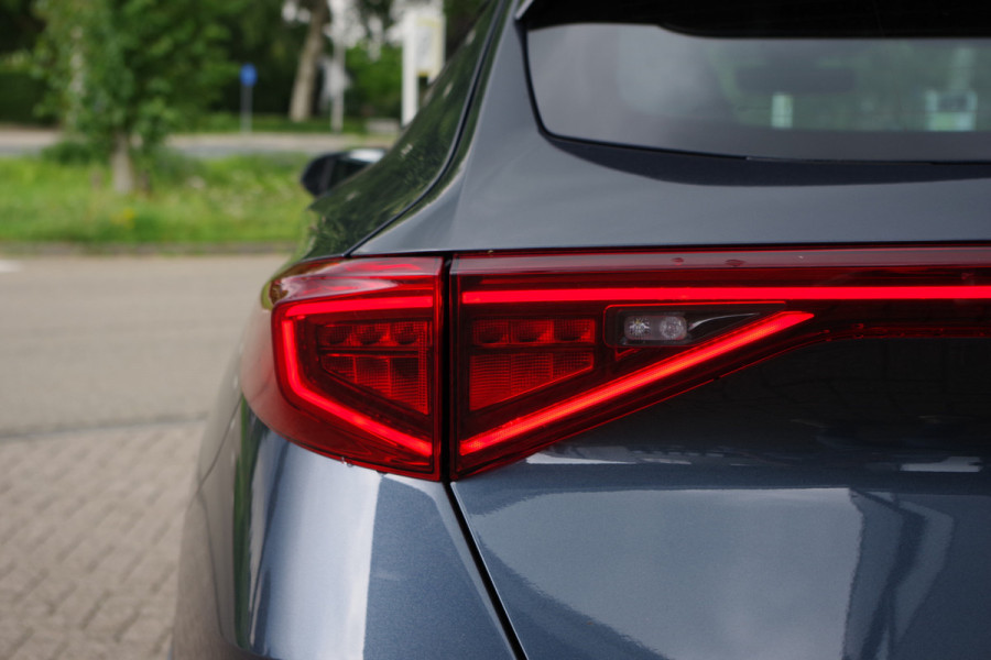 CUPRA Formentor 1.4 e-Hybrid 204 PK BNS PHEV, Kuipstoelen, Keyless, Carplay, Winterpakket, Camera,