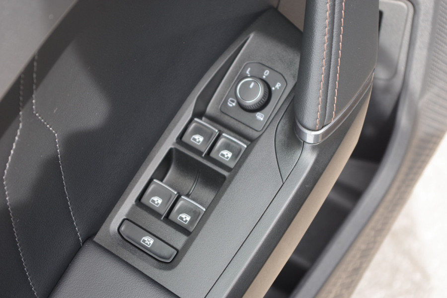 CUPRA Formentor 1.4 e-Hybrid 204 PK BNS PHEV, Kuipstoelen, Keyless, Carplay, Winterpakket, Camera,