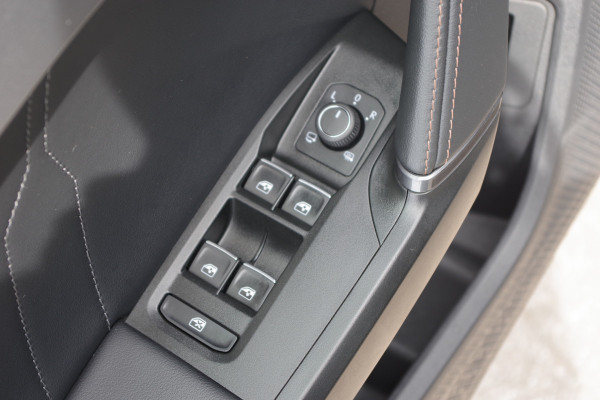 CUPRA Formentor 1.4 e-Hybrid 204 PK BNS PHEV, Kuipstoelen, Keyless, Carplay, Winterpakket, Camera,