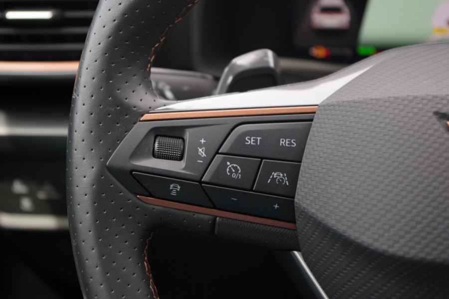 CUPRA Formentor 1.4 e-Hybrid 204 PK BNS PHEV, Kuipstoelen, Keyless, Carplay, Winterpakket, Camera,