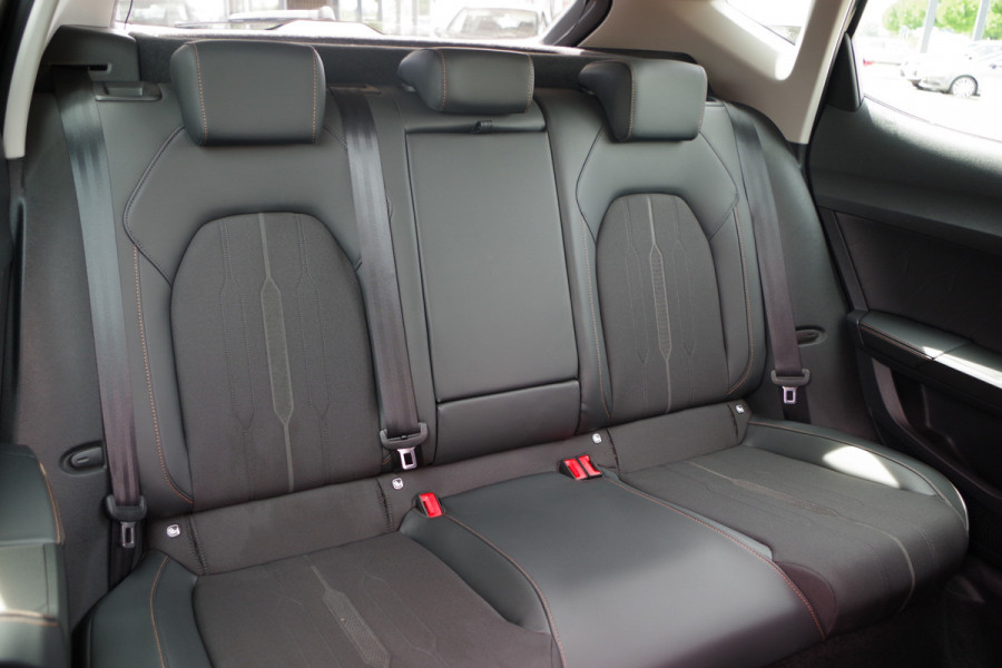 CUPRA Formentor 1.4 e-Hybrid 204 PK BNS PHEV, Kuipstoelen, Keyless, Carplay, Winterpakket, Camera,