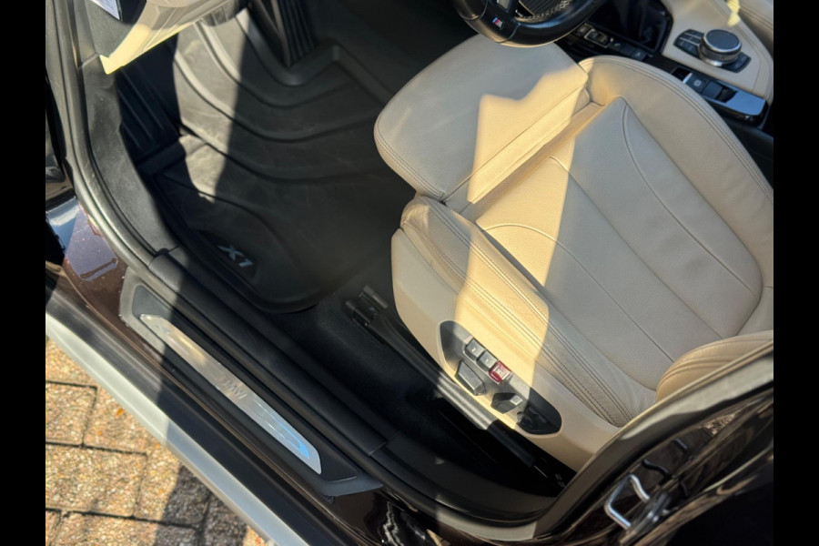 BMW X1 XDrive25i High Executive 2017 AUT PANO NAVI LEDER NAP
