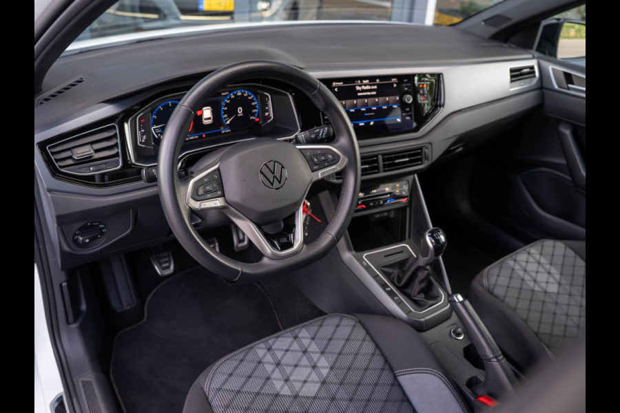 Volkswagen Polo 1.0 TSI R-Line Business / IQ licht / Camera / Dode hoek / Draadloze lader