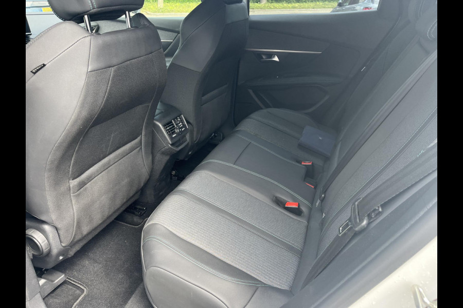 Peugeot 3008 1.6 HYbrid 225 GT CAMERA | TREKHAAK AFNEEMBAAR | RIJKLAAR INCL. 12 MND. BOVAGGARANTIE