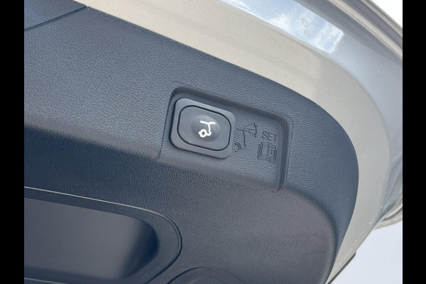 Ford Puma Gen-E SUV Gen-E FWD (43,6 kWh) Solar Silver | Comfort Pack | Winter Pack | Ford Voorraad | Incl. 3.000,- Ford voordeel