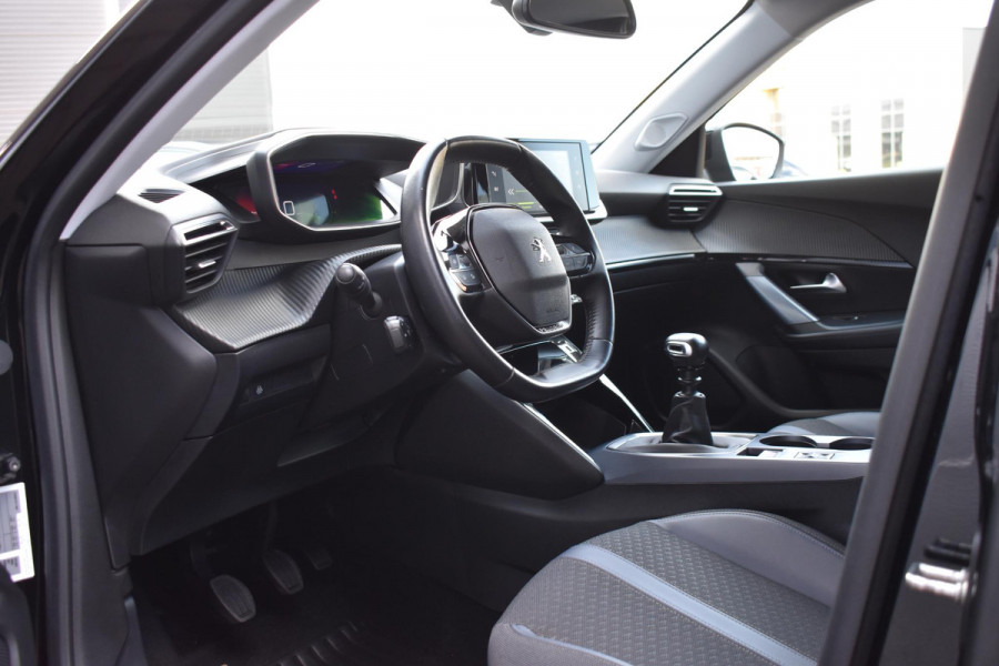 Peugeot 2008 1.2 PureTech 130PK Allure Pack | Carplay | Trekhaak | Adapt. Cruise. | Incl garantie