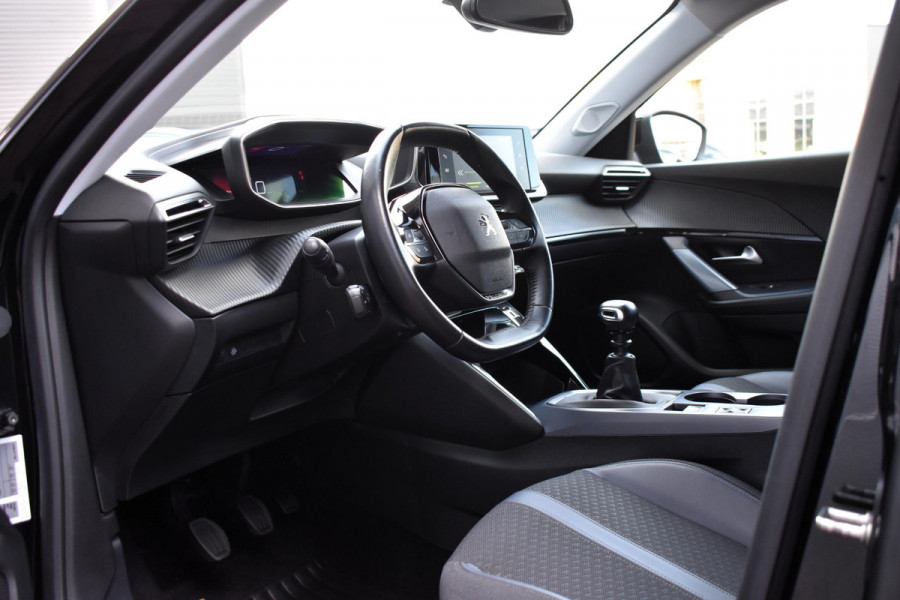 Peugeot 2008 1.2 PureTech 130PK Allure Pack | Carplay | Trekhaak | Adapt. Cruise. | Incl garantie