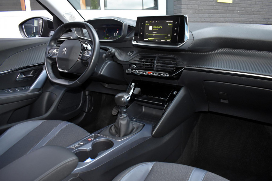 Peugeot 2008 1.2 PureTech 130PK Allure Pack | Carplay | Trekhaak | Adapt. Cruise. | Incl garantie