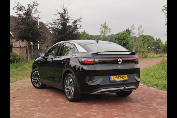 Volkswagen ID.5 Pro 77 kWh | Trekhaak | Camera | Apple Carplay | Warmtepomp | Sfeerverlichting | NL-Auto |