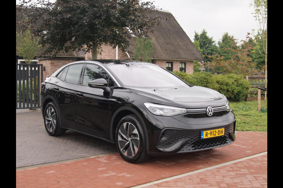 Volkswagen ID.5 Pro 77 kWh | Trekhaak | Camera | Apple Carplay | Warmtepomp | Sfeerverlichting | NL-Auto |