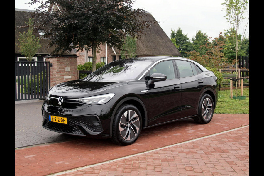 Volkswagen ID.5 Pro 77 kWh | Trekhaak | Camera | Apple Carplay | Warmtepomp | Sfeerverlichting | NL-Auto |