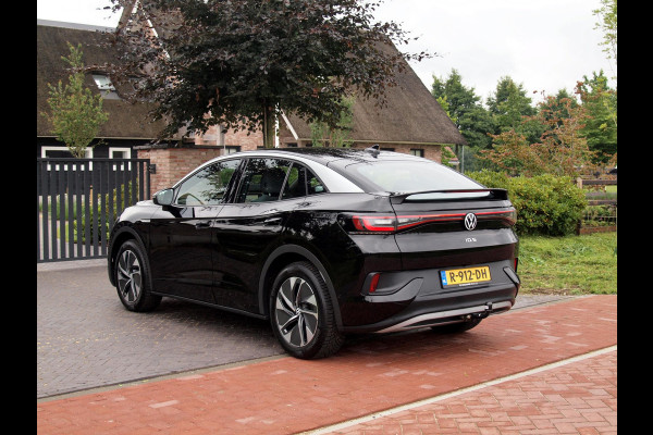 Volkswagen ID.5 Pro 77 kWh | Trekhaak | Camera | Apple Carplay | Warmtepomp | Sfeerverlichting | NL-Auto |