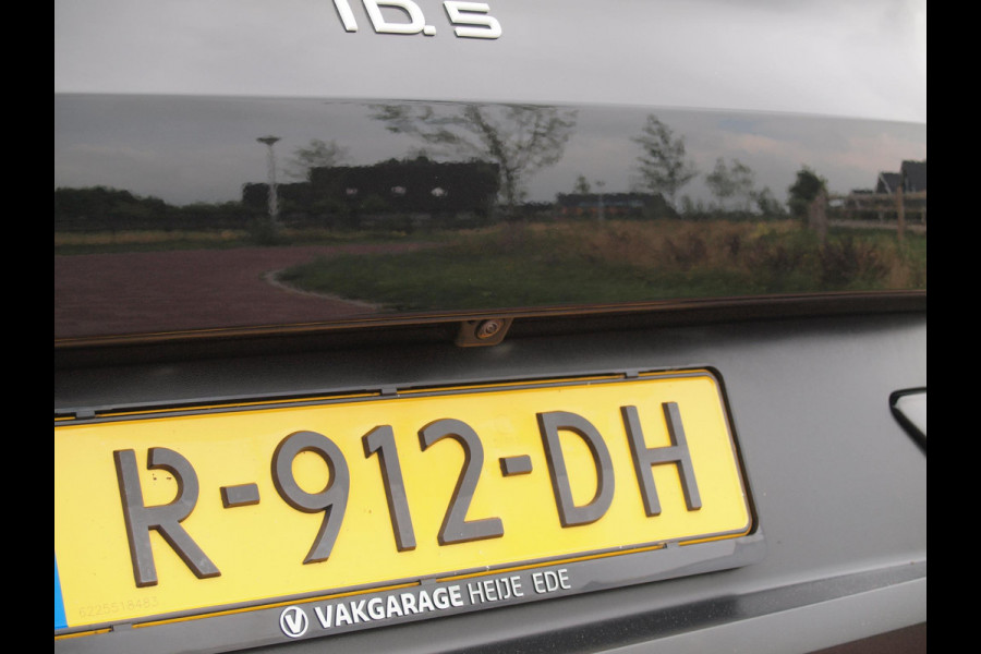 Volkswagen ID.5 Pro 77 kWh | Trekhaak | Camera | Apple Carplay | Warmtepomp | Sfeerverlichting | NL-Auto |