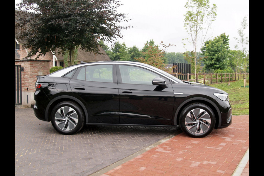 Volkswagen ID.5 Pro 77 kWh | Trekhaak | Camera | Apple Carplay | Warmtepomp | Sfeerverlichting | NL-Auto |