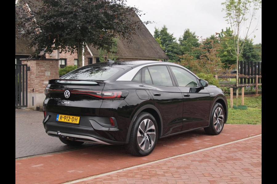 Volkswagen ID.5 Pro 77 kWh | Trekhaak | Camera | Apple Carplay | Warmtepomp | Sfeerverlichting | NL-Auto |