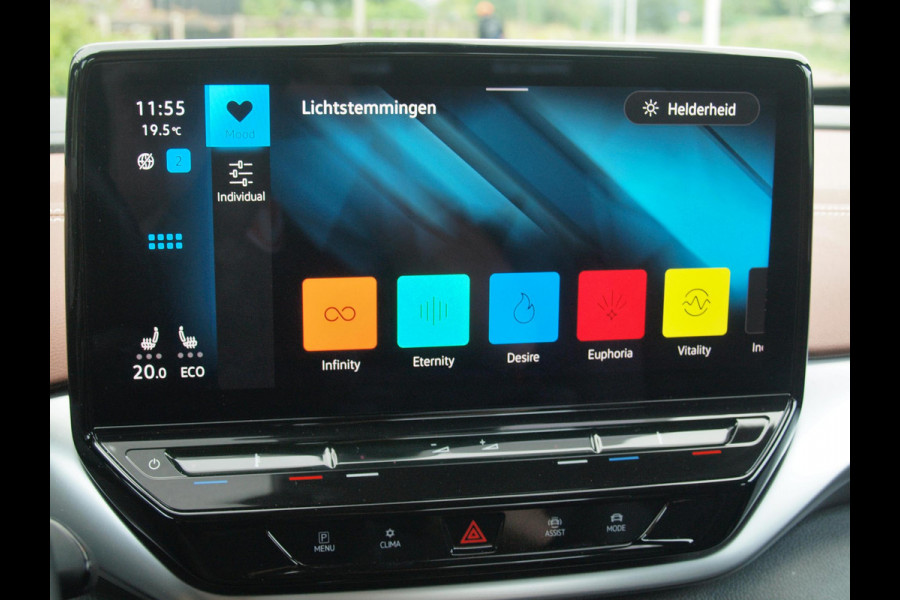 Volkswagen ID.5 Pro 77 kWh | Trekhaak | Camera | Apple Carplay | Warmtepomp | Sfeerverlichting | NL-Auto |