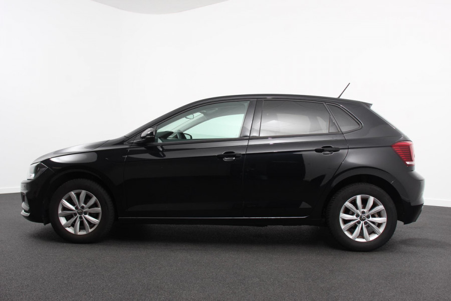 Volkswagen Polo 1.0 TSI 110pk DSG Highline 110 Pk | Navigatie | Apple Carplay / Android Auto | Adaptive Cruise Control | Parkeersensoren Voor + Achter | LED | Stoelverwarming | Privacy Glass |
