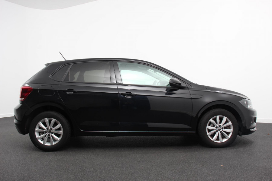 Volkswagen Polo 1.0 TSI 110pk DSG Highline 110 Pk | Navigatie | Apple Carplay / Android Auto | Adaptive Cruise Control | Parkeersensoren Voor + Achter | LED | Stoelverwarming | Privacy Glass |