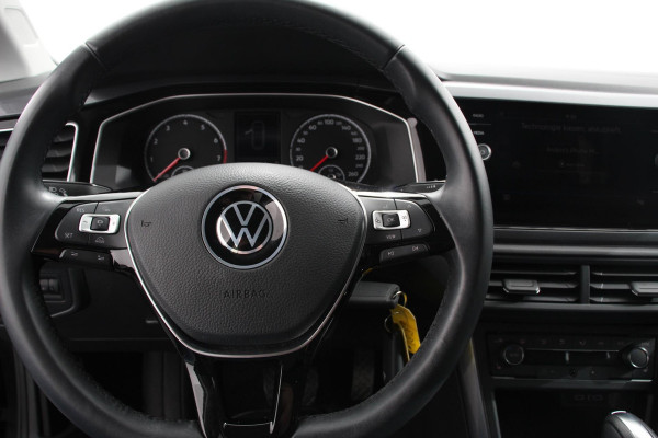 Volkswagen Polo 1.0 TSI 110pk DSG Highline 110 Pk | Navigatie | Apple Carplay / Android Auto | Adaptive Cruise Control | Parkeersensoren Voor + Achter | LED | Stoelverwarming | Privacy Glass |