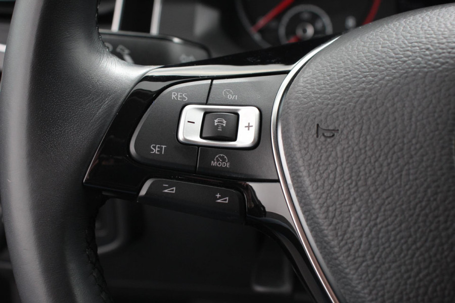 Volkswagen Polo 1.0 TSI 110pk DSG Highline 110 Pk | Navigatie | Apple Carplay / Android Auto | Adaptive Cruise Control | Parkeersensoren Voor + Achter | LED | Stoelverwarming | Privacy Glass |