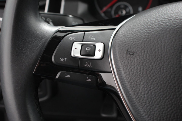 Volkswagen Polo 1.0 TSI 110pk DSG Highline 110 Pk | Navigatie | Apple Carplay / Android Auto | Adaptive Cruise Control | Parkeersensoren Voor + Achter | LED | Stoelverwarming | Privacy Glass |