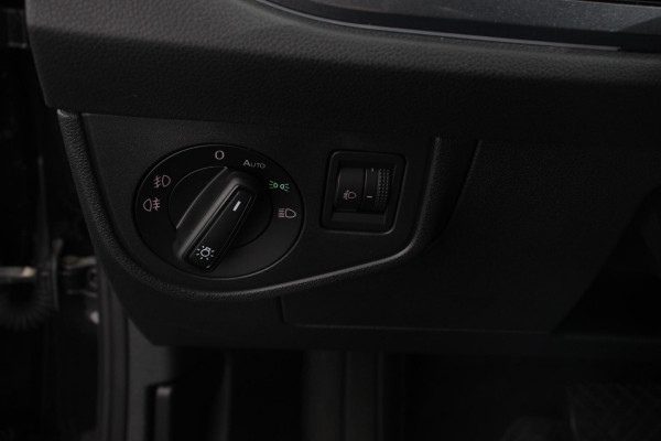Volkswagen Polo 1.0 TSI 110pk DSG Highline 110 Pk | Navigatie | Apple Carplay / Android Auto | Adaptive Cruise Control | Parkeersensoren Voor + Achter | LED | Stoelverwarming | Privacy Glass |