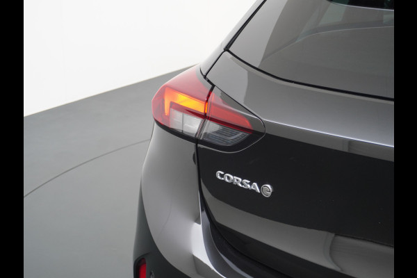 Opel CORSA-E Innovation 50kWh Pano-dak Leer 360°Camera Navi PDC-a+v Opel-Connect Apple Carplay Android Auto Stoelverwarming Ecc Stuurverwarmi Lmv Sensor dodehoek Visio park 1 Keyless Verkeersbord detectie Connected services Dealeronderhouden 1e Eigenaar Origineel Nederlandse Auto € 38.000 nieuw! Accugarantie tot 12-8-2028/160.000km