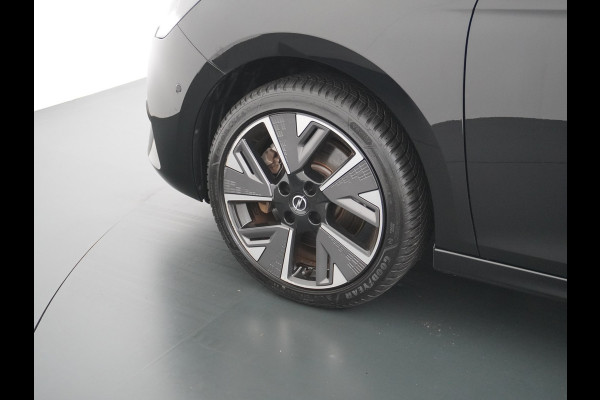 Opel CORSA-E Innovation 50kWh Pano-dak Leer 360°Camera Navi PDC-a+v Opel-Connect Apple Carplay Android Auto Stoelverwarming Ecc Stuurverwarmi Lmv Sensor dodehoek Visio park 1 Keyless Verkeersbord detectie Connected services Dealeronderhouden 1e Eigenaar Origineel Nederlandse Auto € 38.000 nieuw! Accugarantie tot 12-8-2028/160.000km