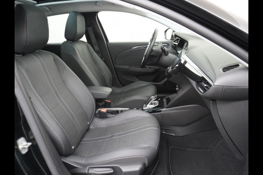 Opel CORSA-E Innovation 50kWh Pano-dak Leer 360°Camera Navi PDC-a+v Opel-Connect Apple Carplay Android Auto Stoelverwarming Ecc Stuurverwarmi Lmv Sensor dodehoek Visio park 1 Keyless Verkeersbord detectie Connected services Dealeronderhouden 1e Eigenaar Origineel Nederlandse Auto € 38.000 nieuw! Accugarantie tot 12-8-2028/160.000km
