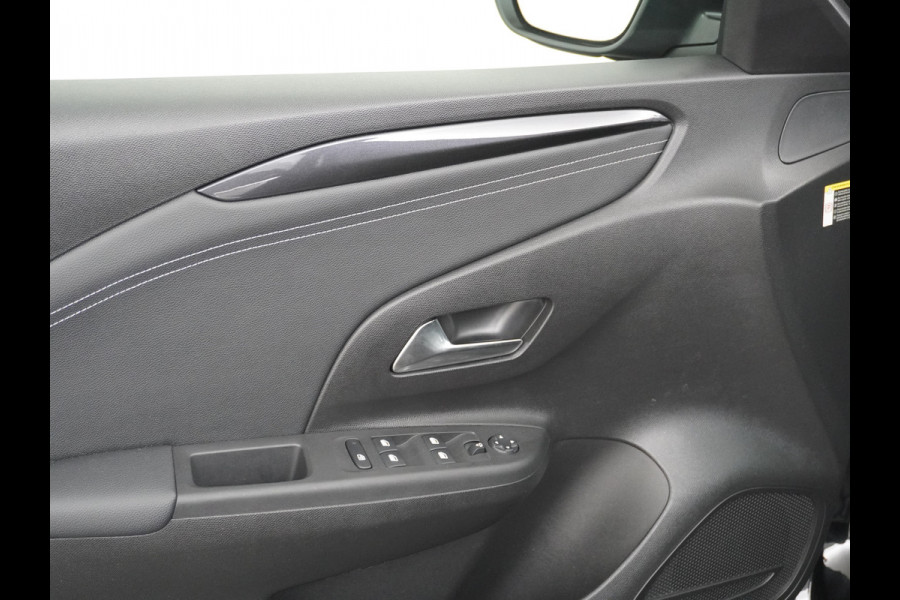 Opel CORSA-E Innovation 50kWh Pano-dak Leer 360°Camera Navi PDC-a+v Opel-Connect Apple Carplay Android Auto Stoelverwarming Ecc Stuurverwarmi Lmv Sensor dodehoek Visio park 1 Keyless Verkeersbord detectie Connected services Dealeronderhouden 1e Eigenaar Origineel Nederlandse Auto € 38.000 nieuw! Accugarantie tot 12-8-2028/160.000km