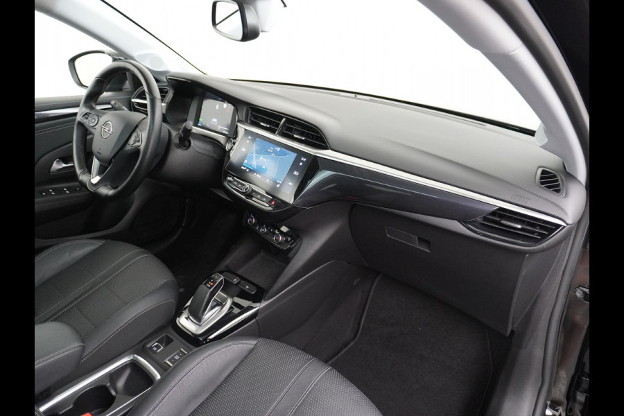 Opel CORSA-E Innovation 50kWh Pano-dak Leer 360°Camera Navi PDC-a+v Opel-Connect Apple Carplay Android Auto Stoelverwarming Ecc Stuurverwarmi Lmv Sensor dodehoek Visio park 1 Keyless Verkeersbord detectie Connected services Dealeronderhouden 1e Eigenaar Origineel Nederlandse Auto € 38.000 nieuw! Accugarantie tot 12-8-2028/160.000km