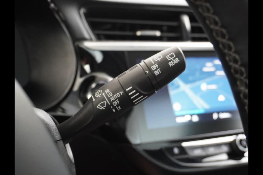 Opel CORSA-E Innovation 50kWh Pano-dak Leer 360°Camera Navi PDC-a+v Opel-Connect Apple Carplay Android Auto Stoelverwarming Ecc Stuurverwarmi Lmv Sensor dodehoek Visio park 1 Keyless Verkeersbord detectie Connected services Dealeronderhouden 1e Eigenaar Origineel Nederlandse Auto € 38.000 nieuw! Accugarantie tot 12-8-2028/160.000km