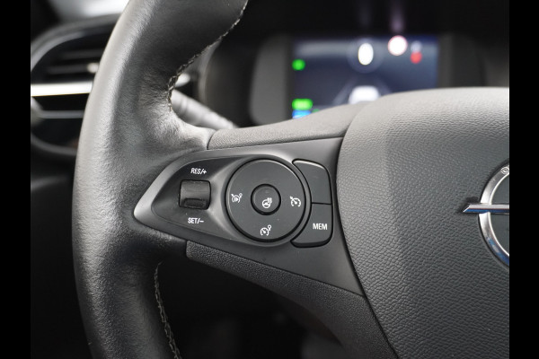 Opel CORSA-E Innovation 50kWh Pano-dak Leer 360°Camera Navi PDC-a+v Opel-Connect Apple Carplay Android Auto Stoelverwarming Ecc Stuurverwarmi Lmv Sensor dodehoek Visio park 1 Keyless Verkeersbord detectie Connected services Dealeronderhouden 1e Eigenaar Origineel Nederlandse Auto € 38.000 nieuw! Accugarantie tot 12-8-2028/160.000km
