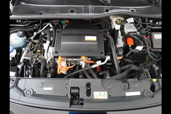 Opel CORSA-E Innovation 50kWh Pano-dak Leer 360°Camera Navi PDC-a+v Opel-Connect Apple Carplay Android Auto Stoelverwarming Ecc Stuurverwarmi Lmv Sensor dodehoek Visio park 1 Keyless Verkeersbord detectie Connected services Dealeronderhouden 1e Eigenaar Origineel Nederlandse Auto € 38.000 nieuw! Accugarantie tot 12-8-2028/160.000km