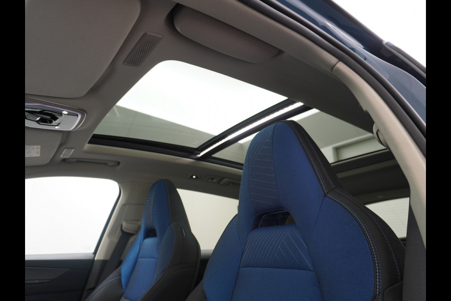 Lynk & Co 01 1.5 PHEV AUT-7 261pk Pano-Schuif-K-dak 20" 360°Camera Apple Carplay Android Auto Adaptive-Cruise Navi Pdc Ecc Keyless Led Plug-I Elek.Memory.Stoel File assistent Dodehoek detector Elektrisch bedienbare achterklep Rijstrooksensor Wifi Verkeersbord detectie 425Nm koppel 3,7kw laadvermogen A-label Euro 6 Hybride Benzine/Elektrisch rijden tot ca.69km 1.800kg trekvermogen