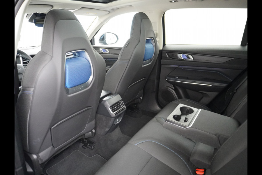 Lynk & Co 01 1.5 PHEV AUT-7 261pk Pano-Schuif-K-dak 20" 360°Camera Apple Carplay Android Auto Adaptive-Cruise Navi Pdc Ecc Keyless Led Plug-I Elek.Memory.Stoel File assistent Dodehoek detector Elektrisch bedienbare achterklep Rijstrooksensor Wifi Verkeersbord detectie 425Nm koppel 3,7kw laadvermogen A-label Euro 6 Hybride Benzine/Elektrisch rijden tot ca.69km 1.800kg trekvermogen
